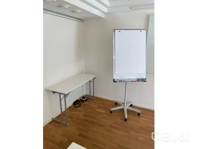 16st EFG Stolar, 8st balzar Beskow, 10st bord, 1st ståbord, whiteboard, tamburmajor, blädderblockstativ på hjul