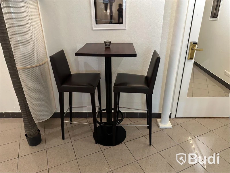 2 st barstolar samt barbord