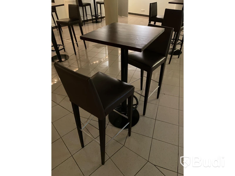 2 st stolar samt barbord