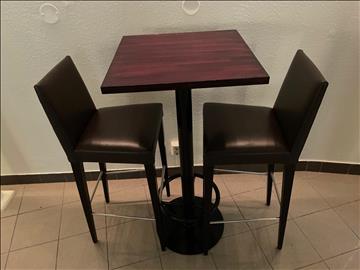 2 st stolar samt barbord