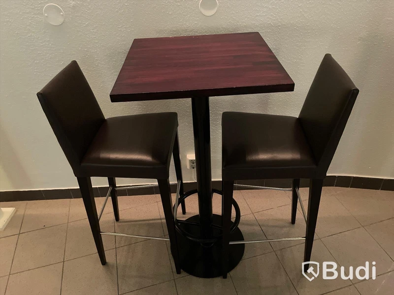 2 st stolar samt barbord