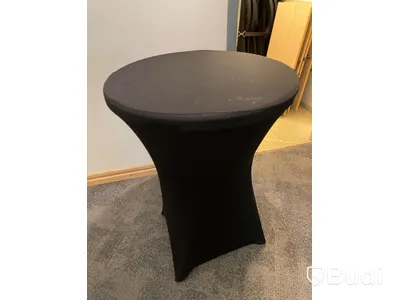 Förrådsrum, 2 st scenmoduler, 9 st fällbara ståbord med svart strumpa, 4 st fällbord