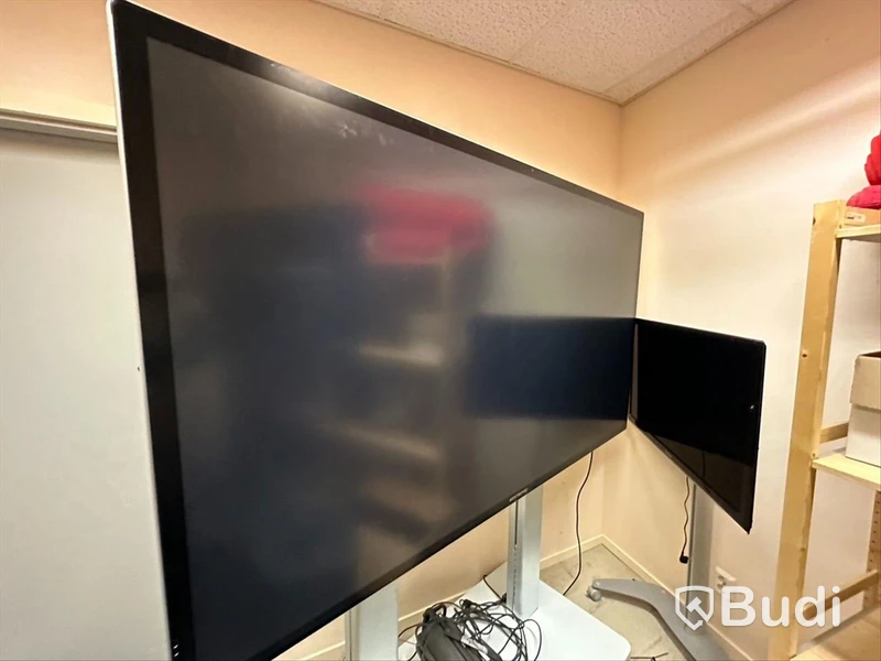 Bestboard, stor tv, 85 tum med inbyggd dator på SMS-stativ Obs! Saknar fjärrkontroll