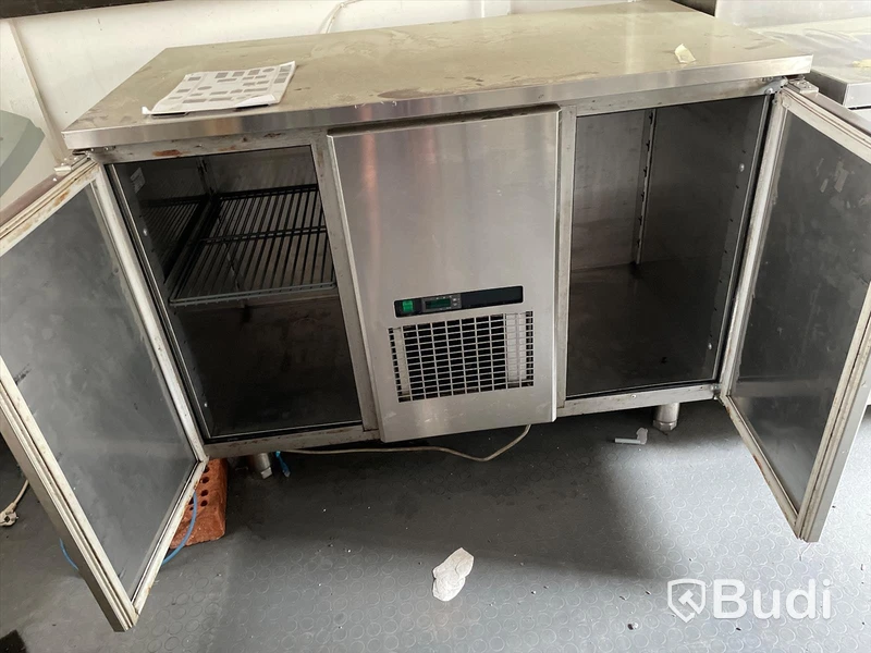 Grillstugan, 2 st kylbänkar, infravärme, vinkyl, rostfri arbetsbänk