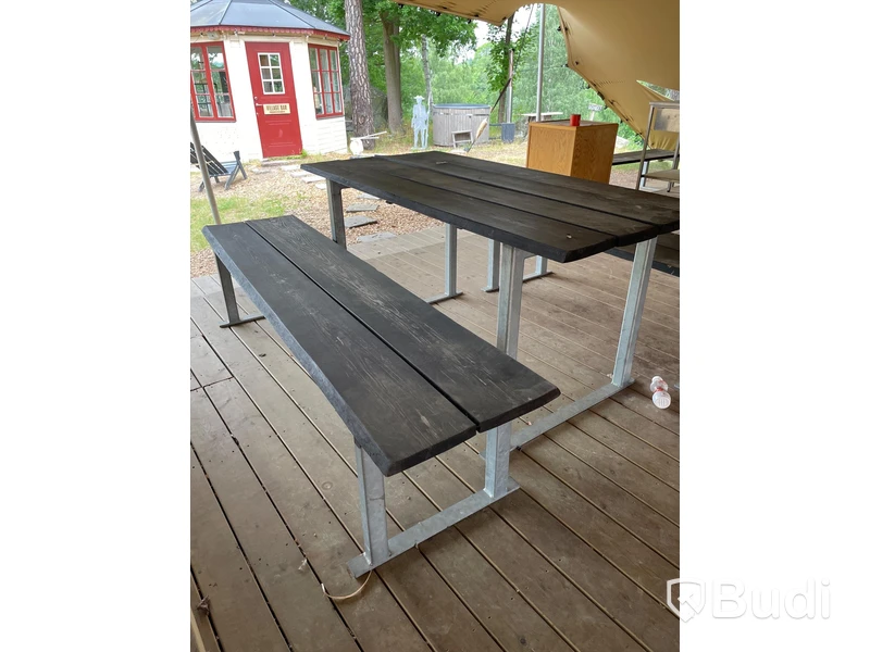 Bord och 2 st bänkar