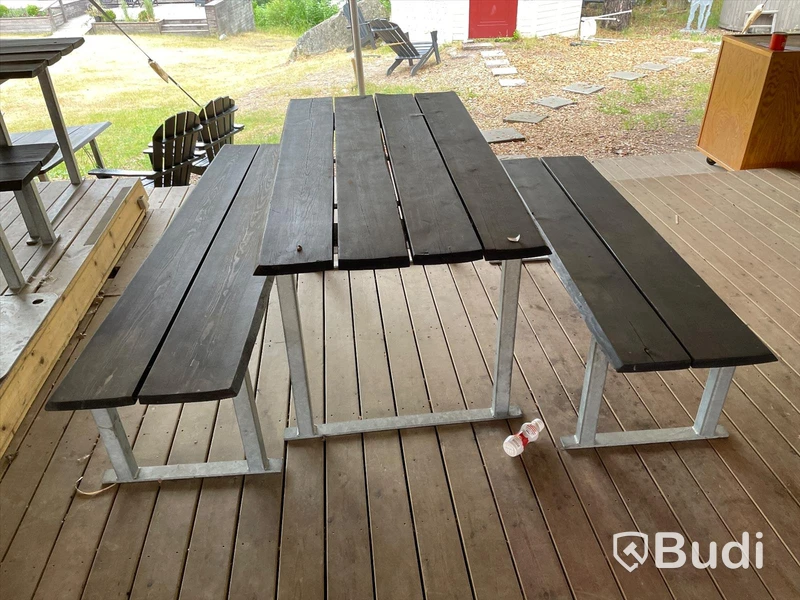 Bord och 2 st bänkar