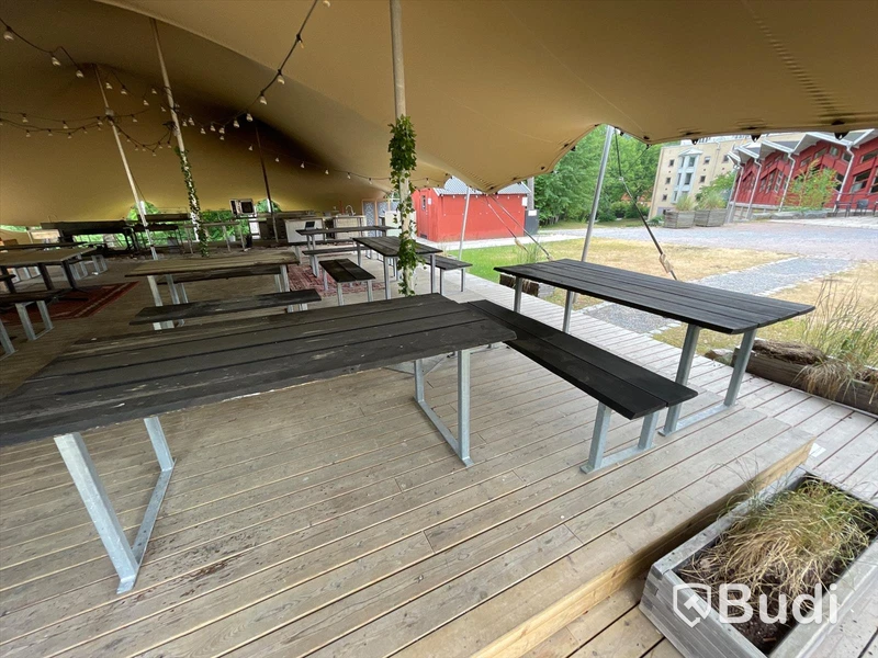 5 st bord samt 8 st bänkar