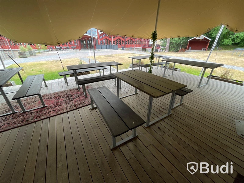 5 st bord samt 8 st bänkar