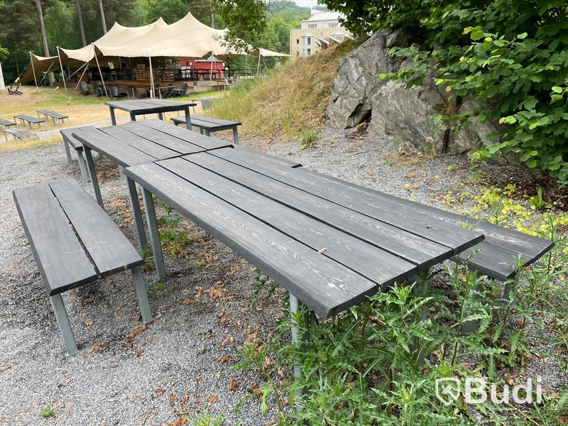 3 st bord samt 6 st parkbänkar