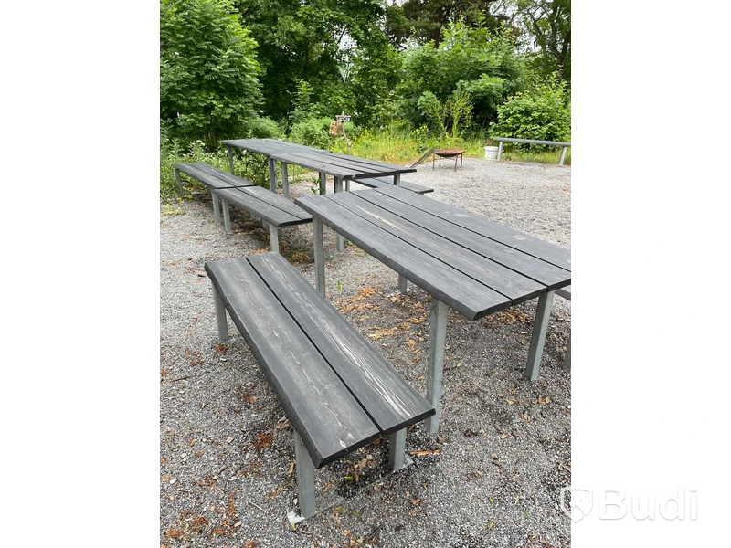3 st bord samt 6 st parkbänkar