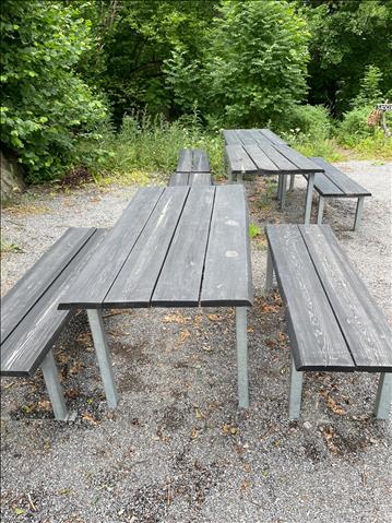 3 st bord samt 6 st parkbänkar
