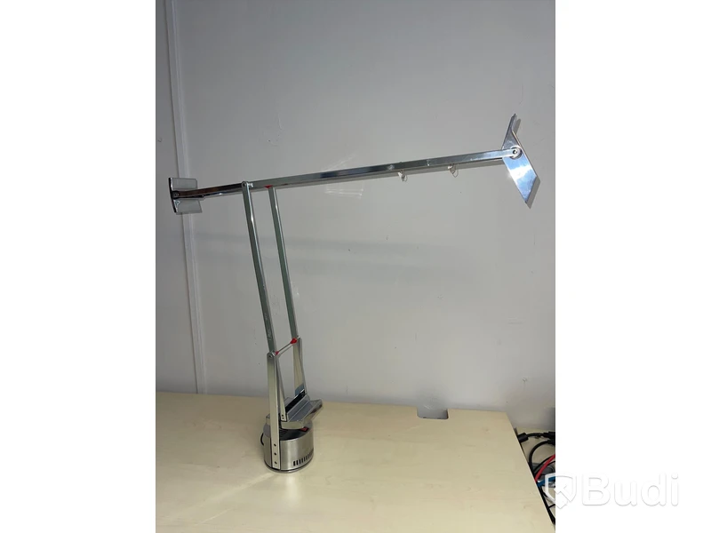 Skrivbordslampa, Milano Artemide spa, Design R. Sapper. Nypris 4000 kr