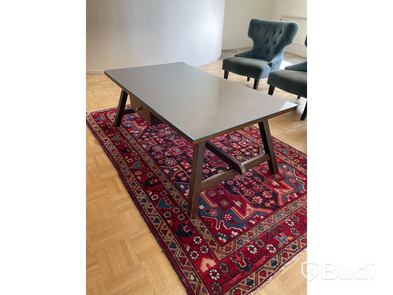 Soffbord i trä med glasskiva, 130x75 cm