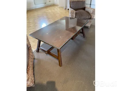 Soffbord i trä med glasskiva