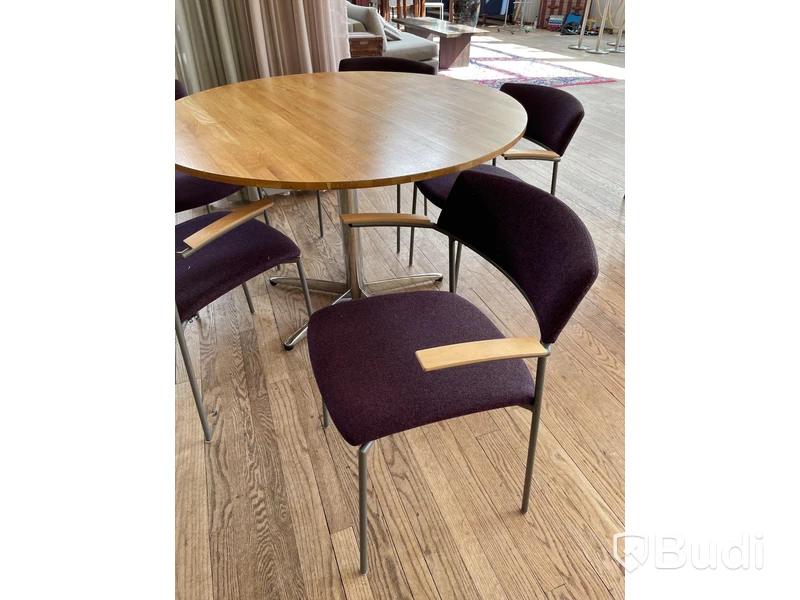 Runt matbord dia 120 cm samt 5st stolar EFG