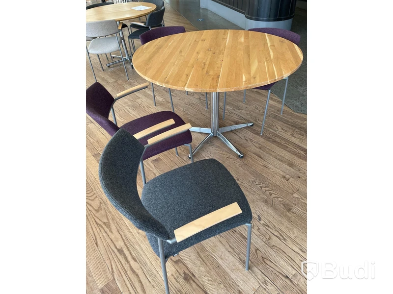 Runt matbord dia 120 cm samt 4st stolar EFG