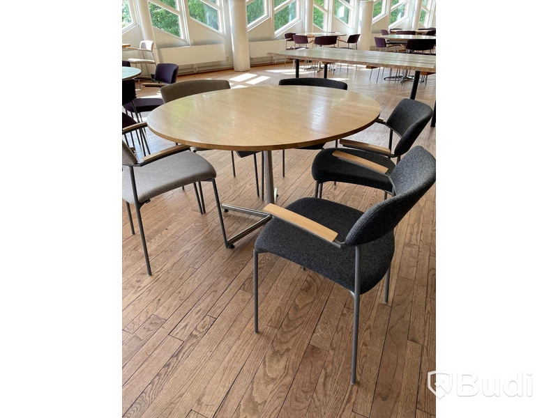 Runt matbord dia 120 cm samt 5st stolar EFG