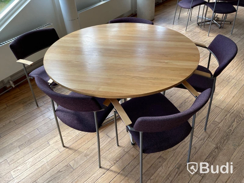 Runt matbord dia 120 cm samt 5st stolar EFG