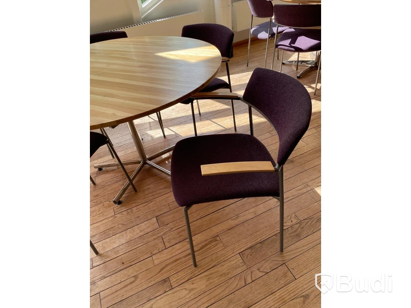 Runt matbord dia 120 cm samt 5st stolar EFG