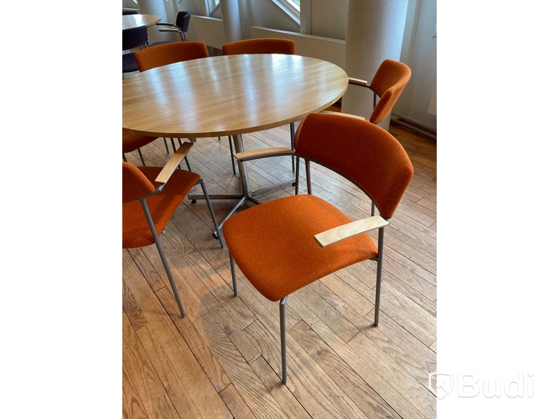 Runt matbord dia 120 cm samt 6st stolar EFG