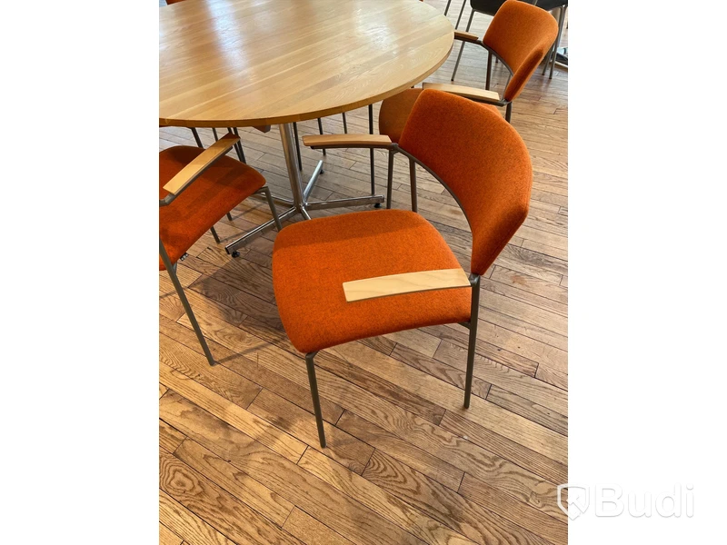 Runt matbord dia 120 cm samt 6st stolar EFG