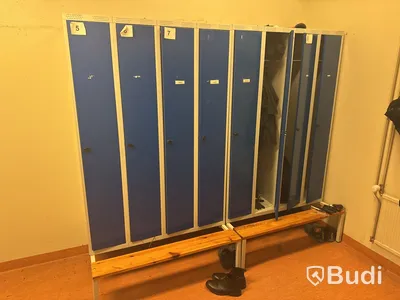 4 st sektioner omklädningsrumsskåp