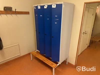 4 st sektioner omklädningsrumsskåp