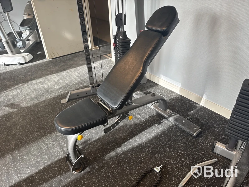 Multimaskin med ställbar bänk Body-solid