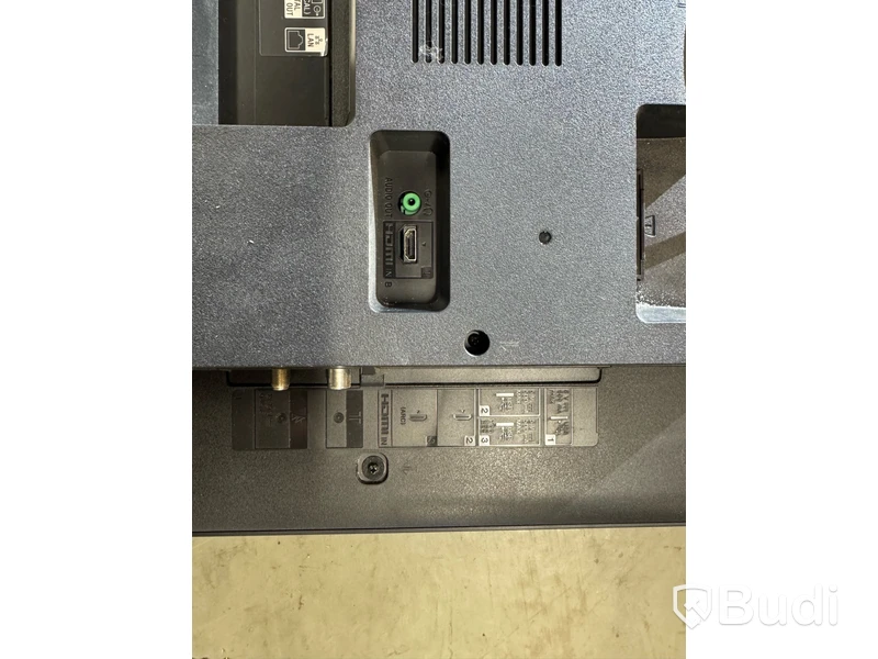 4 st. display skärmar Sony Bravia för väggmontering samt tv-wall controller