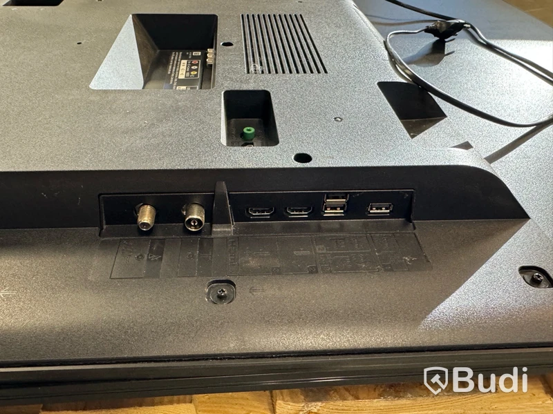 4 st. display skärmar Sony Bravia för väggmontering samt tv-wall controller