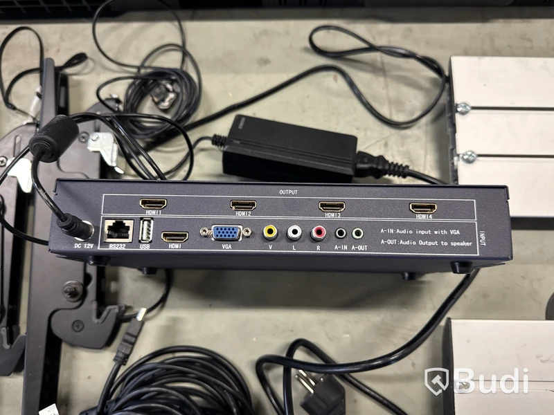 4 st. display skärmar Sony Bravia för väggmontering samt tv-wall controller