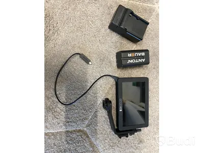 Extern skärm för videokameror SmallHD Focus ink cold shoe-hållare, batteri, batteriladdare samt HDMI-kabel