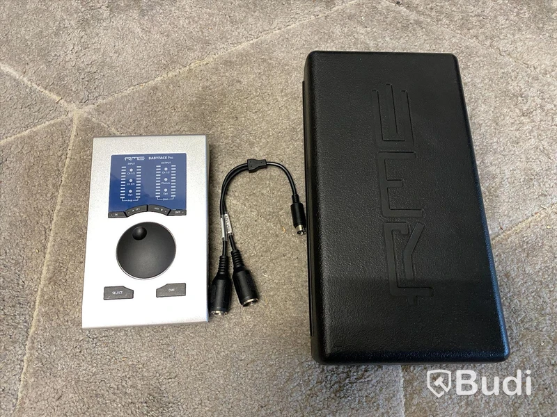 Ljudkort RME Babyface Pro ink USB och MIDI-kabel samt plastcase