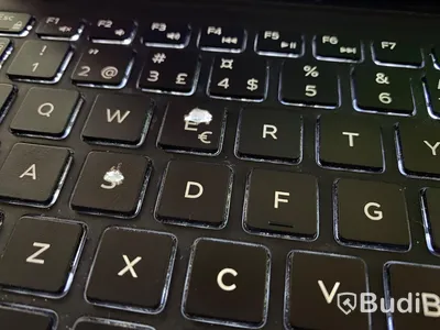 Laptop Dell XPS 13, högupplöst touchskärm 3200x1800, Core I7, 16 GB RAM, 500 GB SSD. Ink USB-C laddare. OBS batteri trasigt. Funkar inte utan strömsladd i.