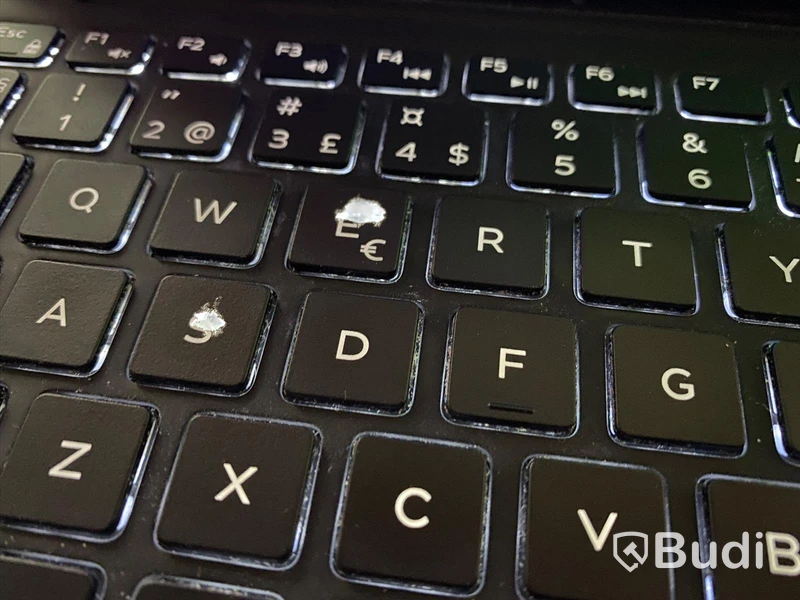 Laptop Dell XPS 13, högupplöst touchskärm 3200x1800, Core I7, 16 GB RAM, 500 GB SSD. Ink USB-C laddare. OBS batteri trasigt. Funkar inte utan strömsladd i.