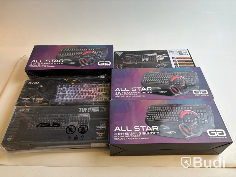 Parti med diverse gamingtillbehör