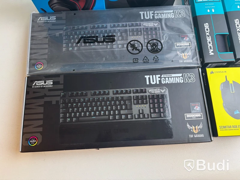 Parti med diverse gamingtillbehör