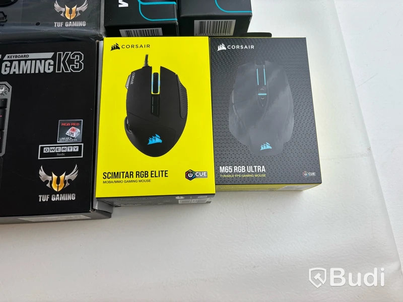 Parti med diverse gamingtillbehör