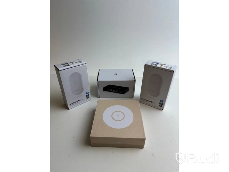 Parti med diverse tillbehör Ubiquiti