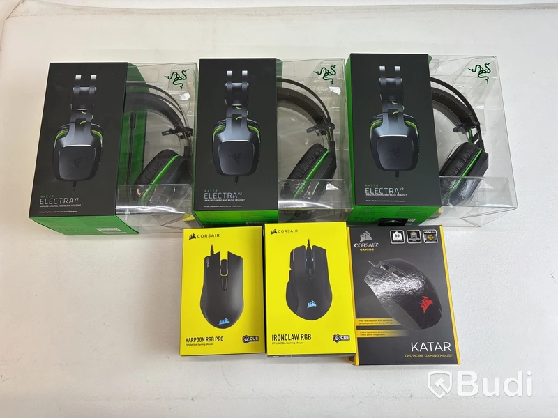 Parti med diverse tillbehör Razer och Corsair