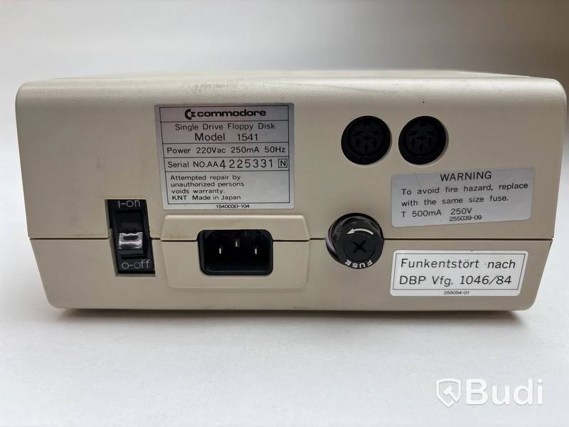 Dator Commodore 64C PC inkl. Commodore 1541 diskette och Commodore Datasette