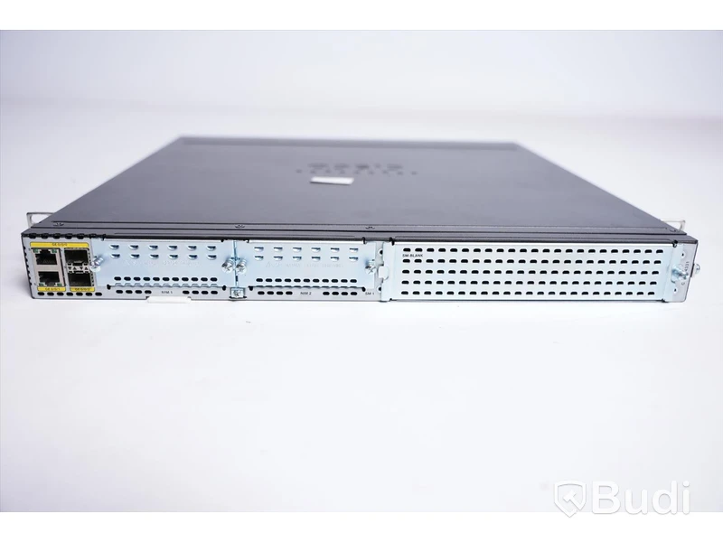 Router -  Cisco ISR 4331.