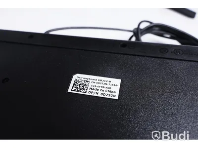 Datorskärm Voxicon D24FO med tangentbord och HDMI kabel.