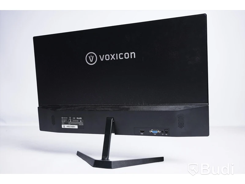 Datorskärm Voxicon D24FO med tangentbord och HDMI kabel.