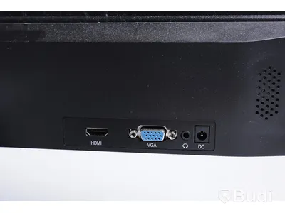 Datorskärm Voxicon D24FO med tangentbord och HDMI kabel.