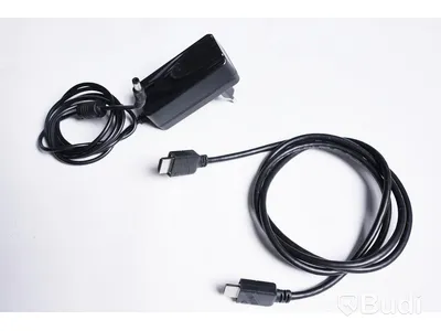 Datorskärm Voxicon D24FO med tangentbord och HDMI kabel.