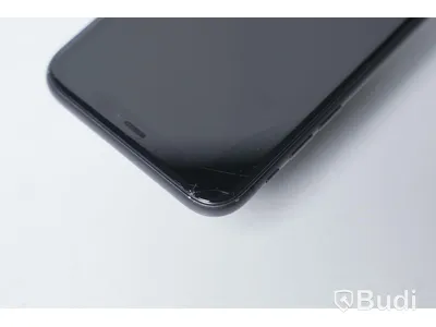 iPhone 11 64GB - Batterihälsa: 100 procent, Skärmen har repor samt sprickor