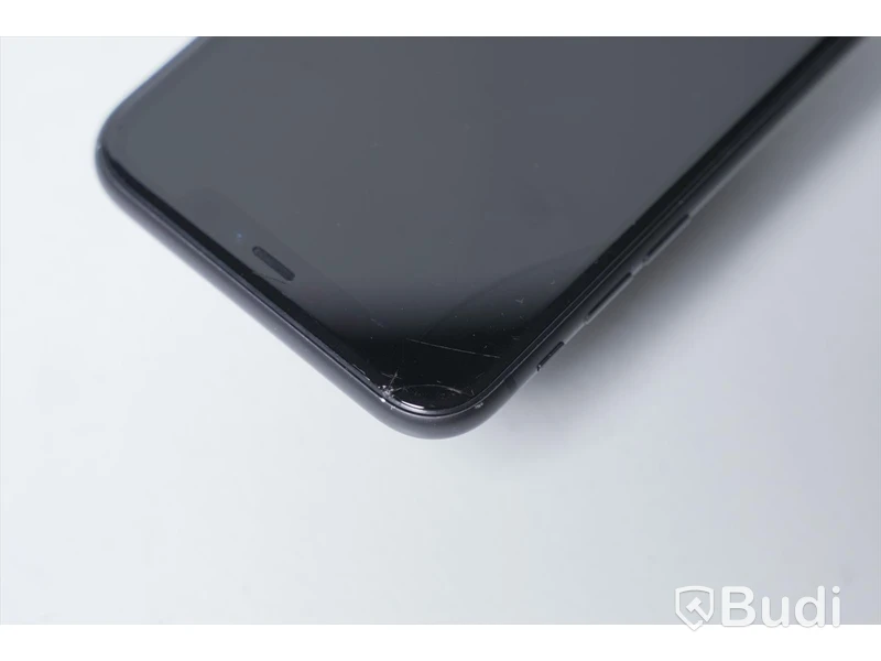 iPhone 11 64GB - Batterihälsa: 100 procent, Skärmen har repor samt sprickor