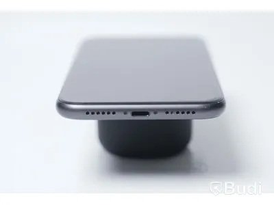 iPhone 11 64GB - Batterihälsa: 100 procent, Skärmen har repor samt sprickor