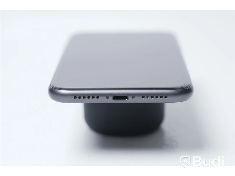 iPhone 11 64GB - Batterihälsa: 100 procent, Skärmen har repor samt sprickor